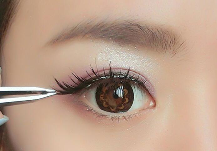 嫁接睫毛有什么好處？南寧美睫紋繡學校分享