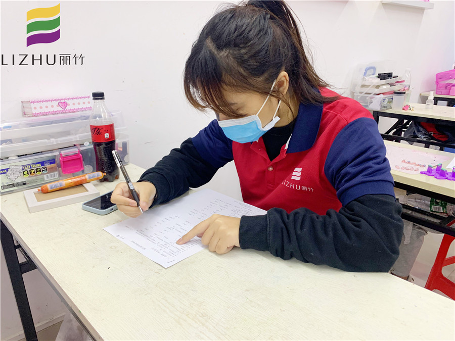 廣西美甲學(xué)校十大名校：學(xué)美甲為什么要重視理論？