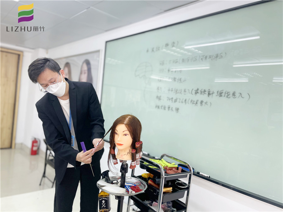 水波紋燙發(fā)實操，南寧美發(fā)職業(yè)培訓(xùn)