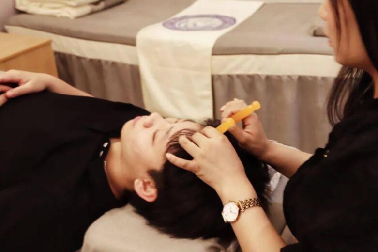 頭部撥筋的好處，南寧美容學(xué)校十大品牌課程