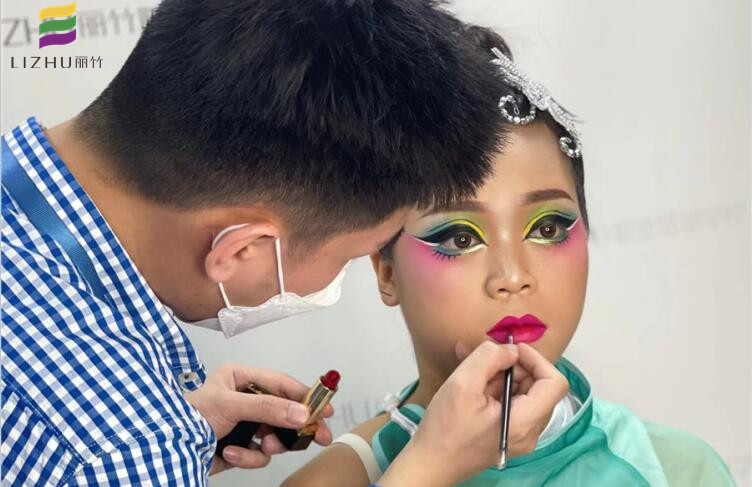 舞臺(tái)妝的特點(diǎn)，廣西彩妝培訓(xùn)機(jī)構(gòu)分享