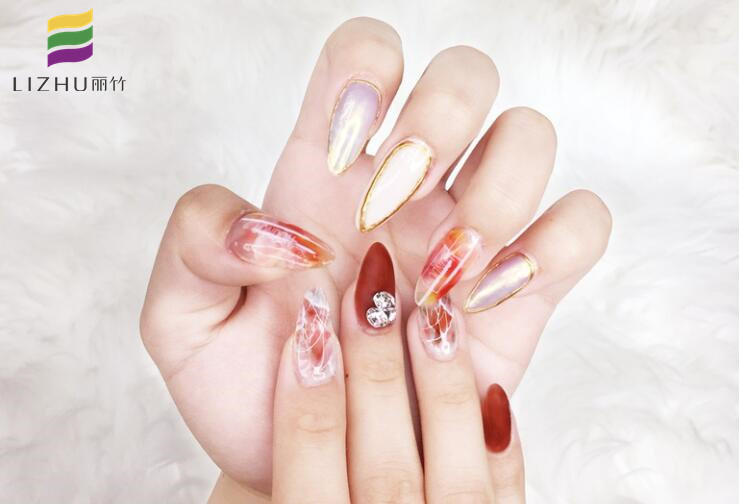 日式風(fēng)格暈染美甲，南寧美甲短期培訓(xùn)班作品
