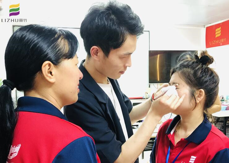 眉形怎么設計才好看？南寧紋繡專業(yè)學校分享