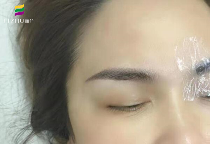 紋眉后如何快速消腫？南寧學(xué)紋繡技術(shù)