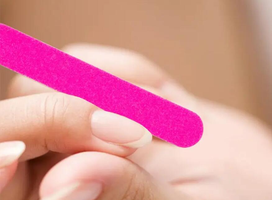 美甲為什么要打磨？南寧美甲師專業(yè)學校幫你