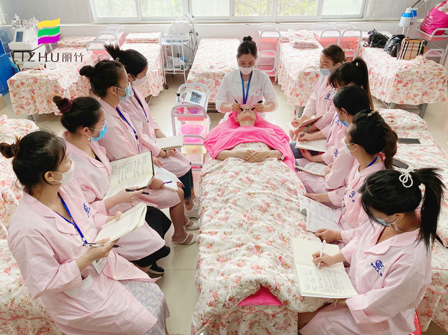 廣西美容理論知識(shí)：你為什么要眼部撥筋？