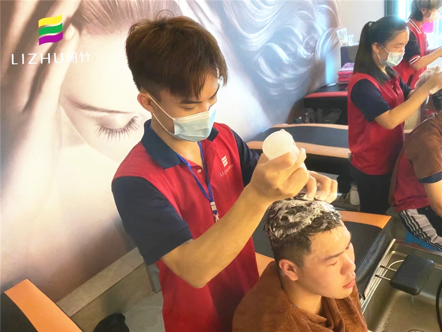 中式洗頭與泰式洗頭的不同，南寧美發(fā)洗頭學校專業(yè)解答