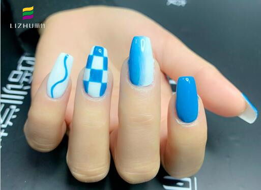 棋盤格美甲，南寧時(shí)尚美甲培訓(xùn)引領(lǐng)復(fù)古風(fēng)