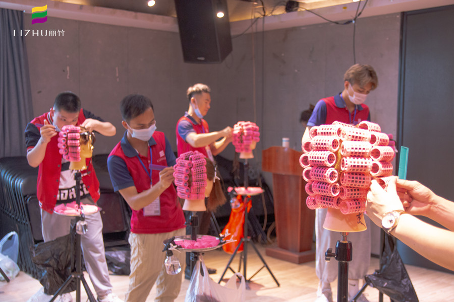 美發(fā)燙染師的考核標(biāo)準(zhǔn)，廣西專業(yè)正規(guī)美發(fā)學(xué)?？偨Y(jié)好了