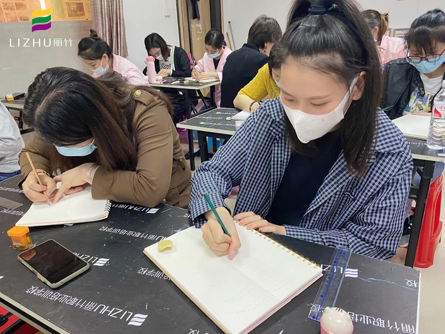 紋繡紙上練習(xí)的重要性，南寧專業(yè)紋繡學(xué)校幫你分析