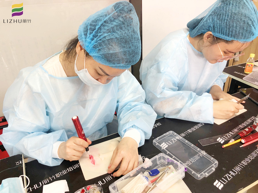 紋唇常用的5種顏色，廣西紋繡培訓(xùn)機構(gòu)分享給你