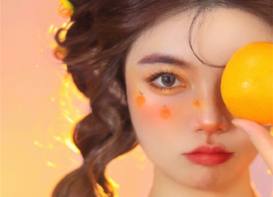 夏日元氣橘彩繪創(chuàng)意妝容，廣西化妝學校排行榜前三名分享