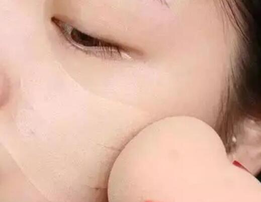 粉底液的正確存方法，南寧彩妝化妝培訓教你