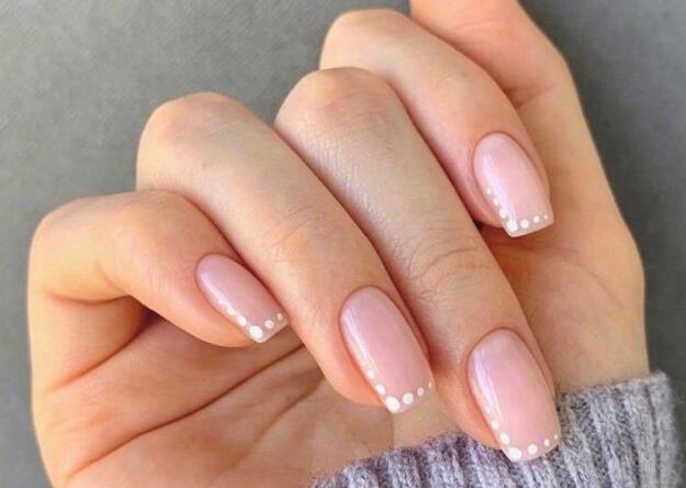 極簡風單色美甲，展示南寧培訓美甲哪家技術(shù)好