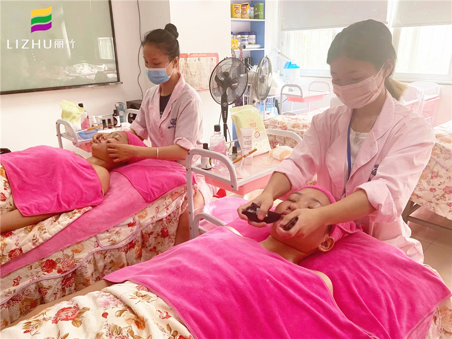 嘴周撥筋教程 ，南寧美容師培訓(xùn)課程剖析