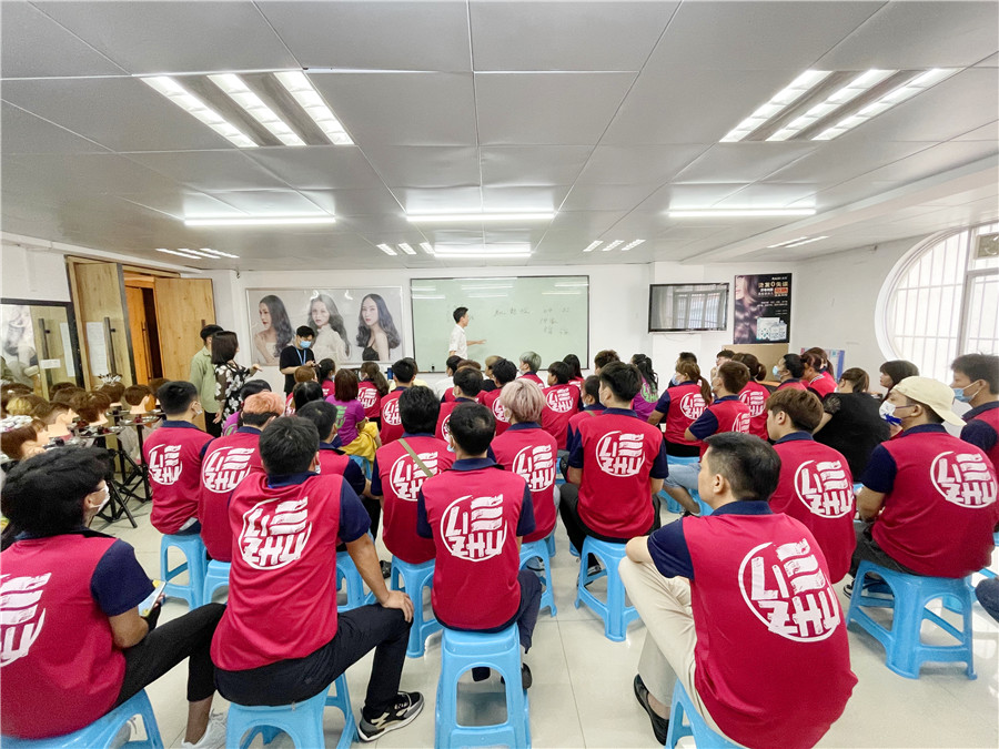 南寧美發(fā)學校就業(yè)指導(dǎo)：摩卡時尚造型專場