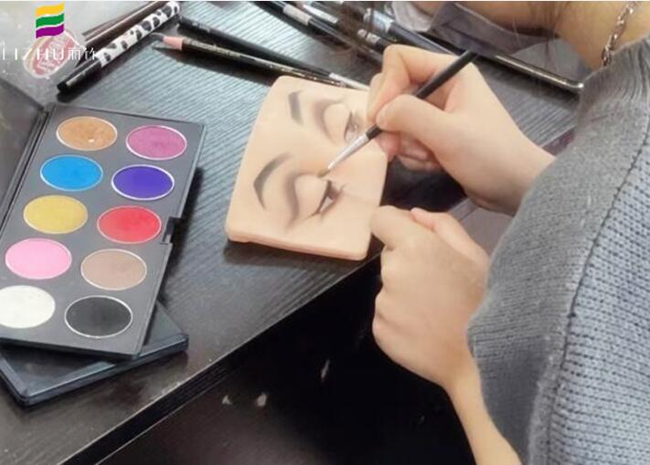 仿皮畫眼妝，南寧化妝學(xué)校眼妝教程