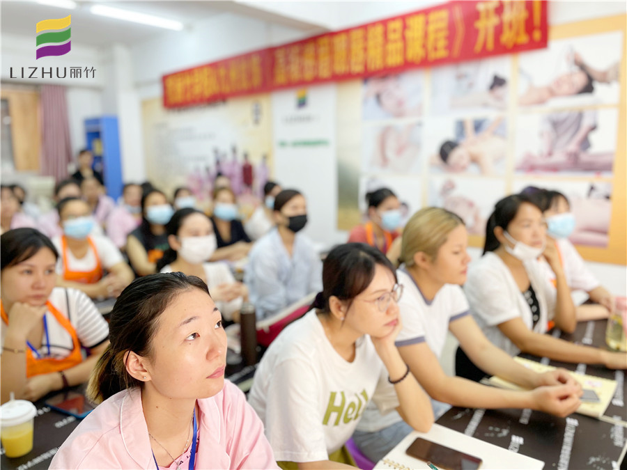 南寧紋繡培訓(xùn)學(xué)?！陡?級感眉眼唇精品課程》開班