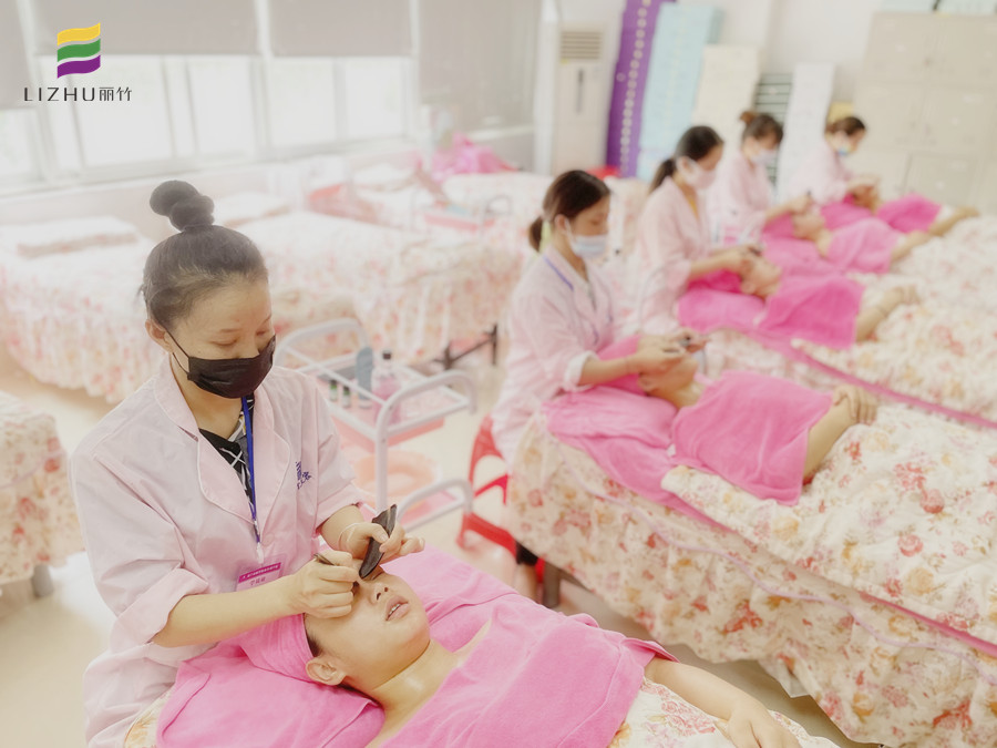 眼部刮痧的好處，南寧美容養(yǎng)生培訓(xùn)課程