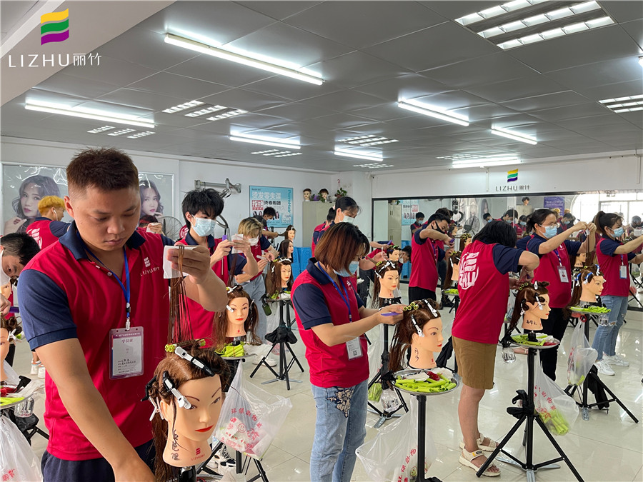 標(biāo)準(zhǔn)杠考核，南寧美發(fā)技師班現(xiàn)場實況