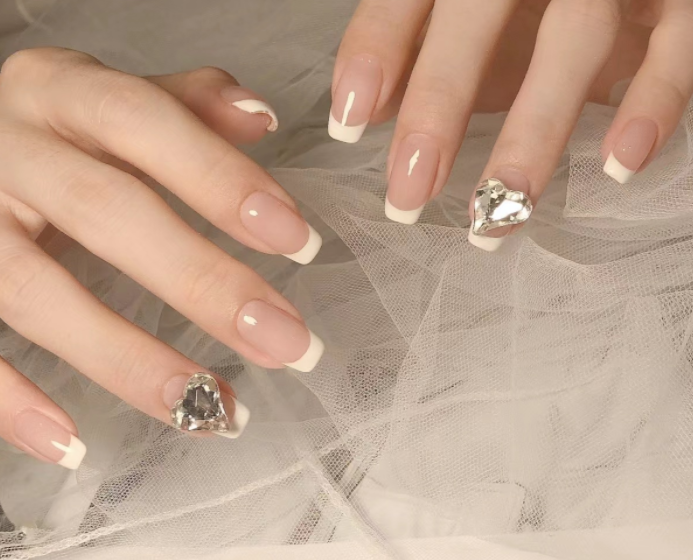 水鉆美甲圖片，南寧時尚美甲培訓分享給你