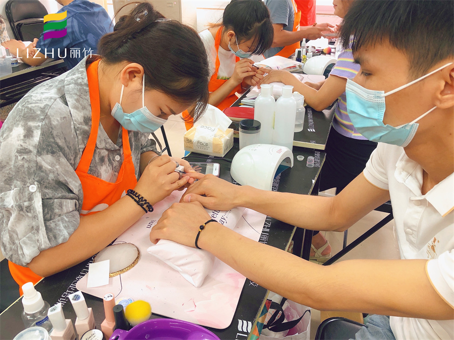 美甲修手有什么項目？南寧市美甲學校教程