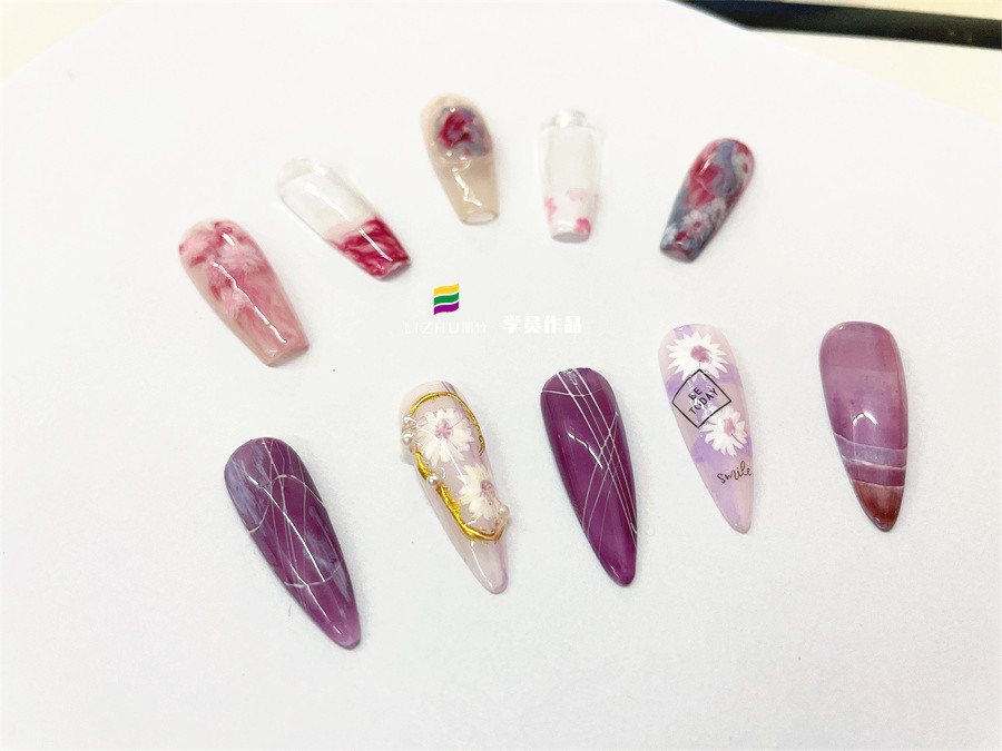 手黑做美甲如何選擇顏色？南寧美甲時尚培訓教你