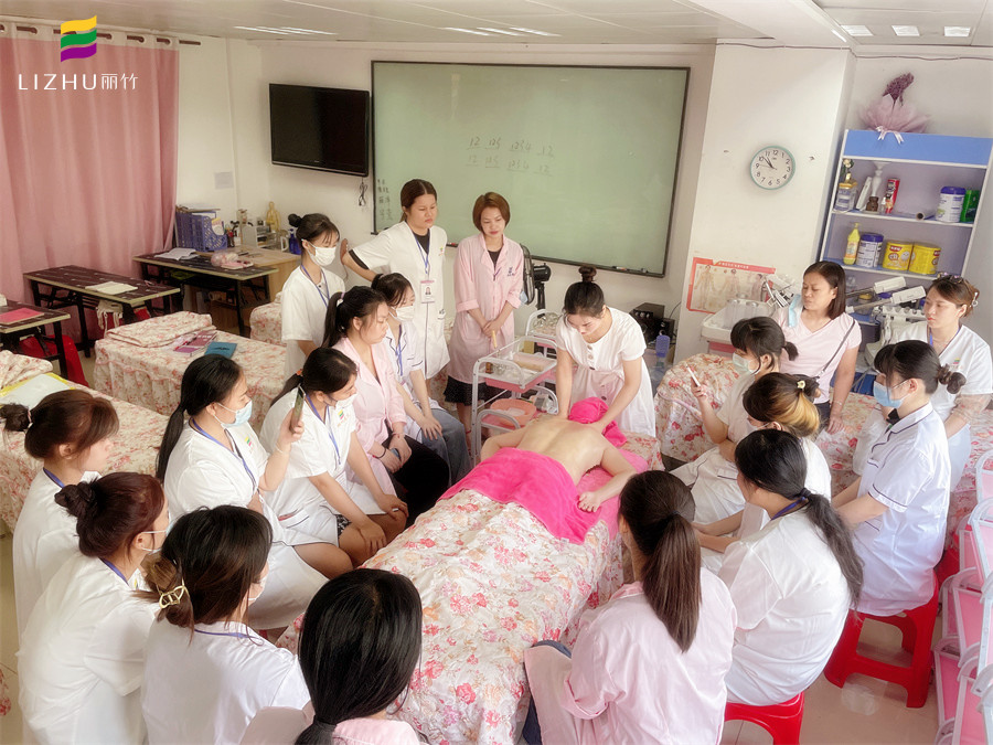 精油開背和拔火罐的好處，身體養(yǎng)生培訓課程