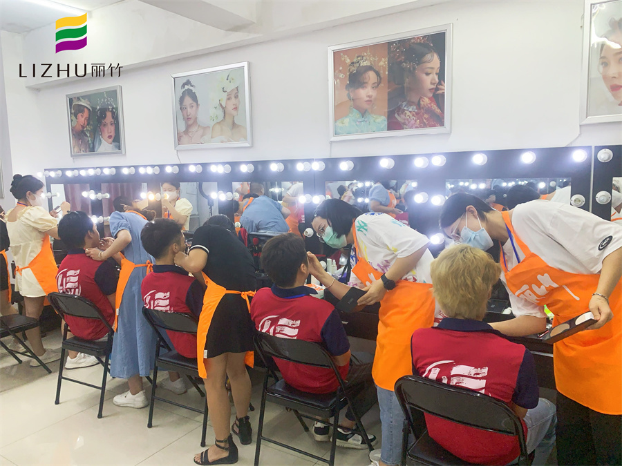 女士妝容和男士妝容的區(qū)別，廣西彩妝化妝專業(yè)培訓課程