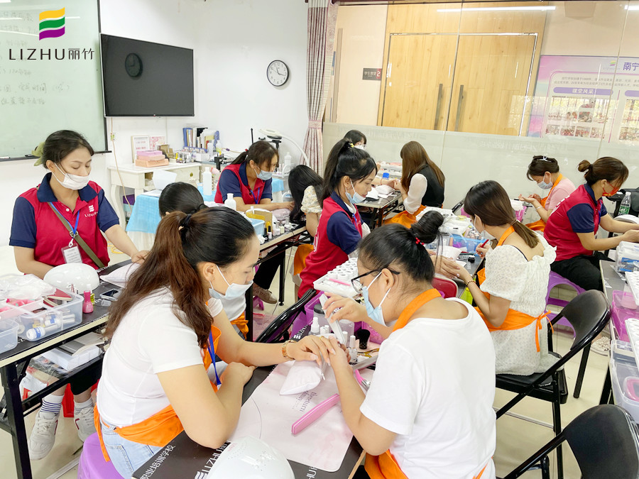 不同甲型的打磨方法，廣西南寧美甲培訓班教學內容