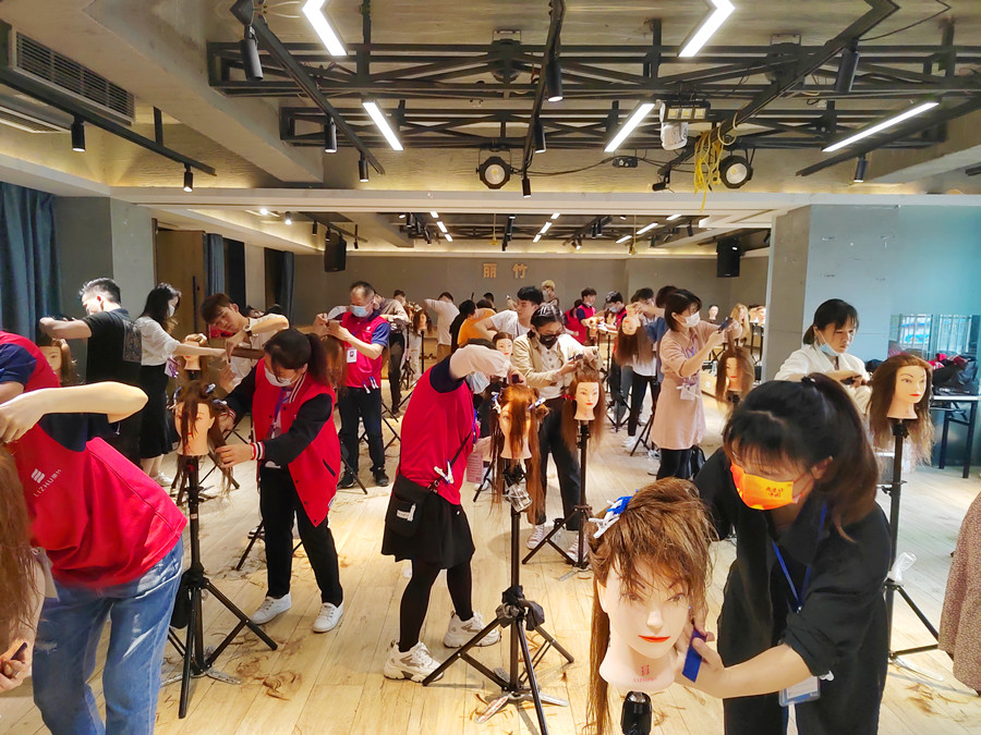 邊緣層次的常用修剪方法，南寧美發(fā)培訓(xùn)排行榜前十課堂筆記