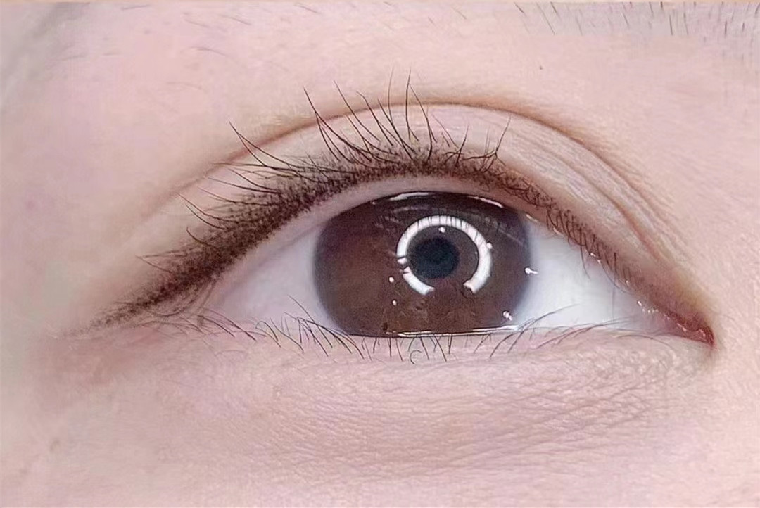 單眼皮紋眼線的注意事項，廣西南寧眉眼唇學(xué)?？偨Y(jié)
