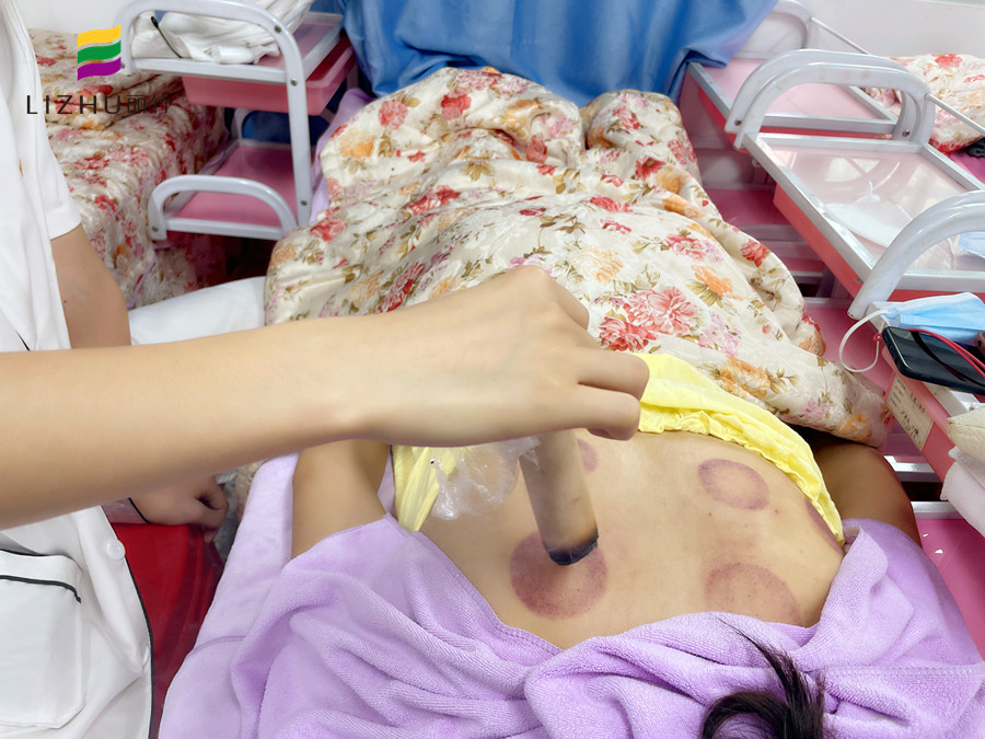 艾條艾灸注意事項 ，廣西美容職業(yè)學(xué)校實操演示