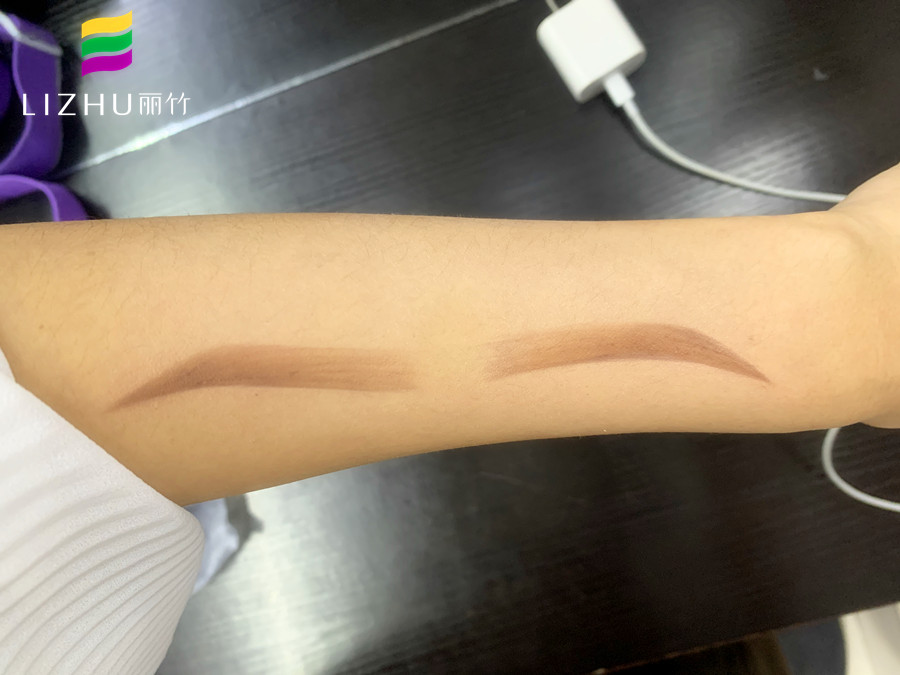 為什么要在手上畫眉？廣西化妝課堂練習(xí)