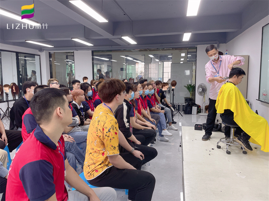 電推剪理發(fā)技巧，南寧理發(fā)職業(yè)學(xué)校教你