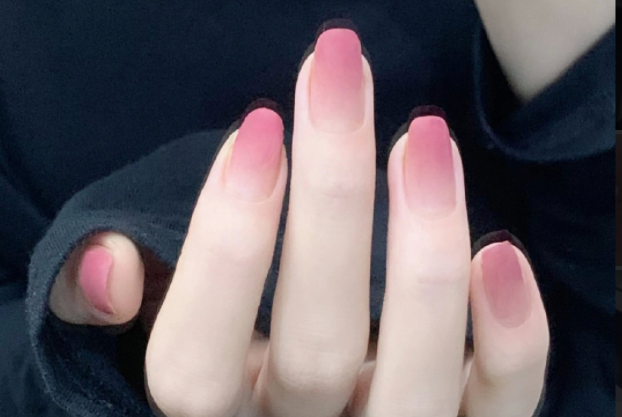 秋冬美甲圖顯手白，廣西美甲培訓(xùn)教育推薦