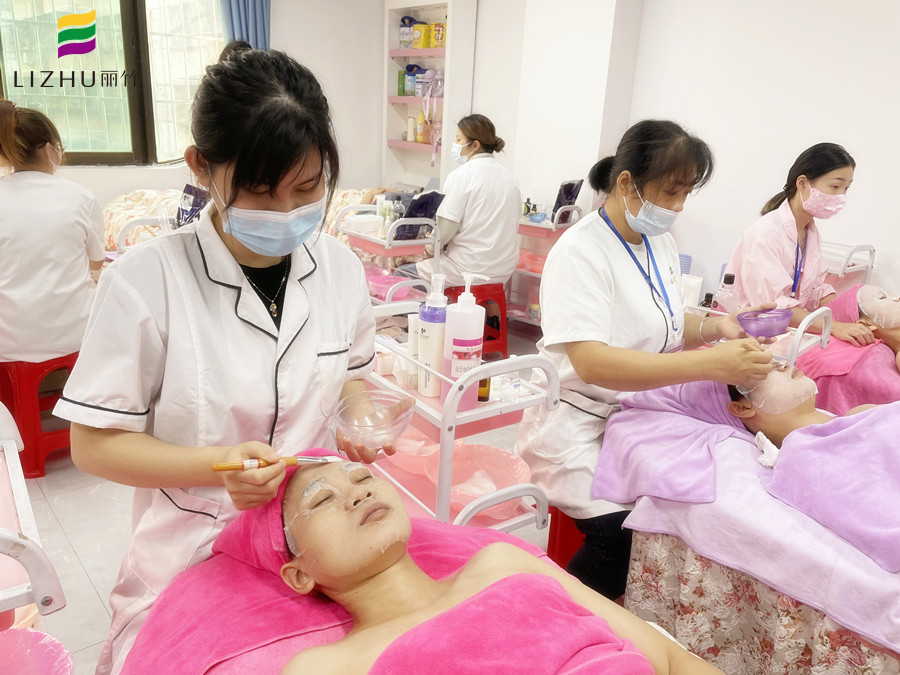 哪些因素造成皮膚反復(fù)過敏？南寧哪里可以學(xué)皮膚管理