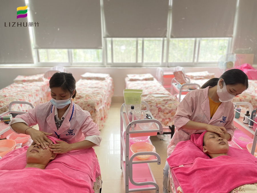 皮膚反復(fù)過 敏如何護(hù)理？廣西皮膚管理課程