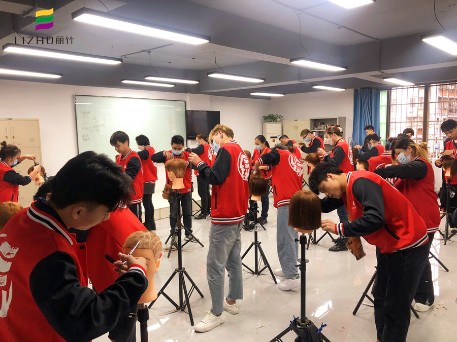 南寧哪里可以學(xué)美發(fā)快剪？麗竹學(xué)校美發(fā)快剪班歡迎你