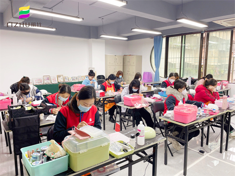 麗竹美甲學校學員爆滿，專業(yè)教學的實力認證