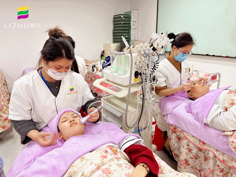 南寧哪里可以學(xué)美容儀器？美容儀器好學(xué)嗎