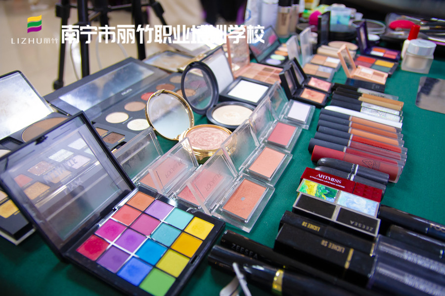 眼影的色調(diào)認(rèn)識，廣西彩妝化妝基礎(chǔ)班課件內(nèi)容