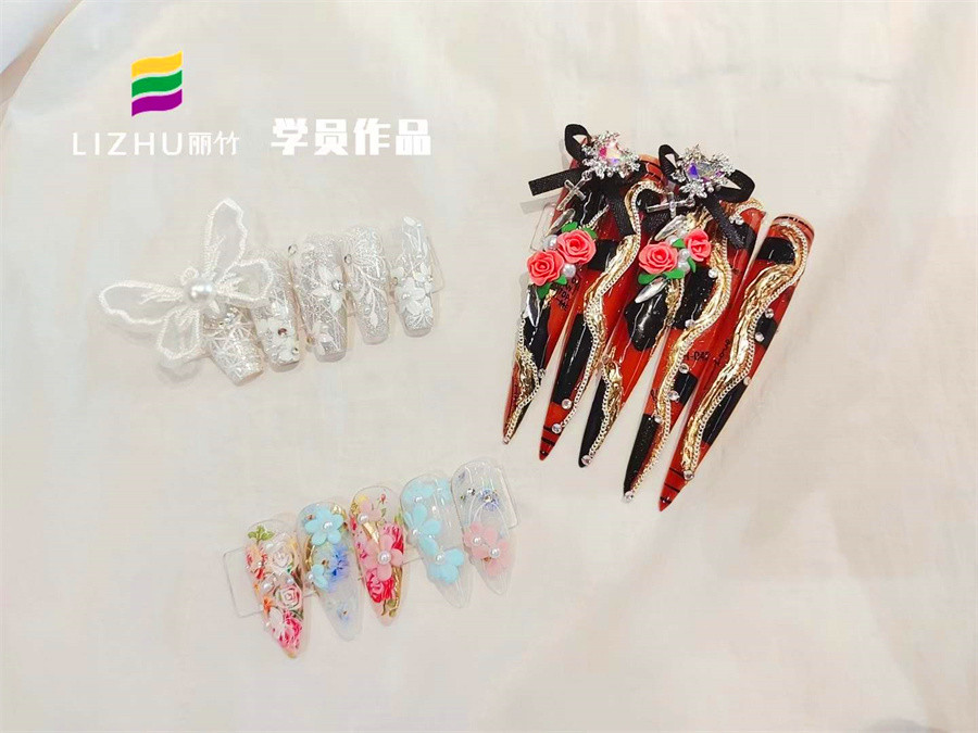 雕花設(shè)計美甲，廣西美甲課堂實訓(xùn)作品