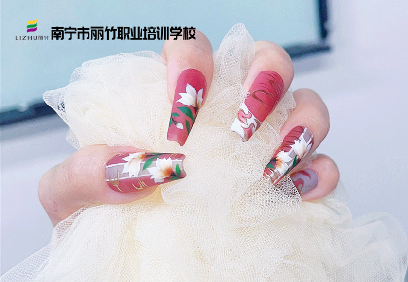 國風(fēng)玉蘭花美甲，南寧美甲款式造型班演繹別樣之美