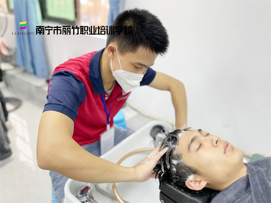 如何判斷頭發(fā)類型？零基礎(chǔ)學(xué)洗護(hù)