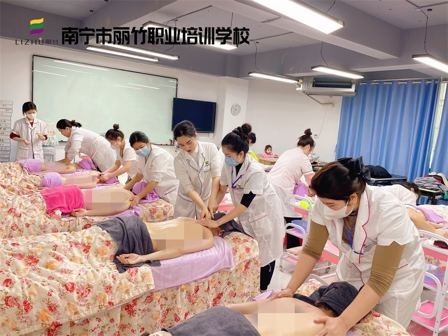 春季背部按摩的好處，廣西美容實(shí)訓(xùn)練習(xí)講解