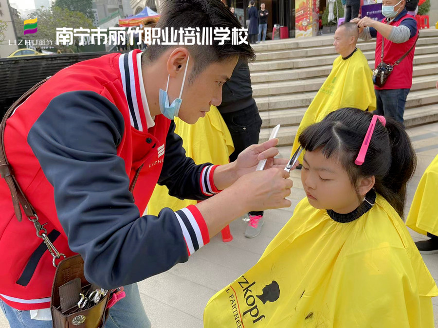 發(fā)分叉怎么保養(yǎng)？南寧美發(fā)養(yǎng)發(fā)護(hù)理頭發(fā)教程