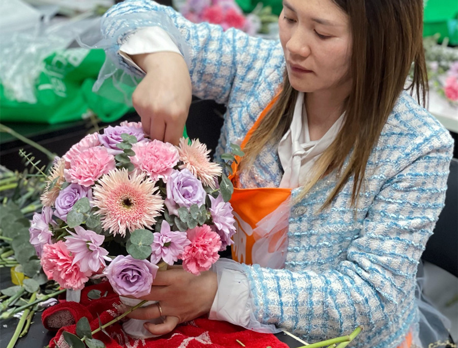 廣西花藝插花學(xué)校：桌花制作方法練習(xí)