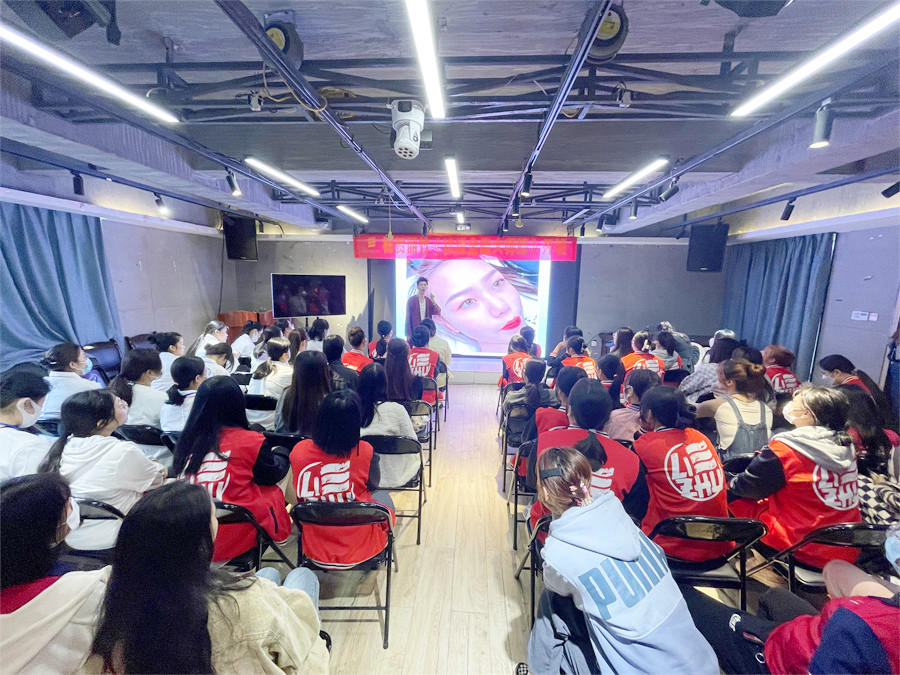 機(jī)器操作紋唇注意事項(xiàng)，一起學(xué)南寧紋繡培訓(xùn)師課程