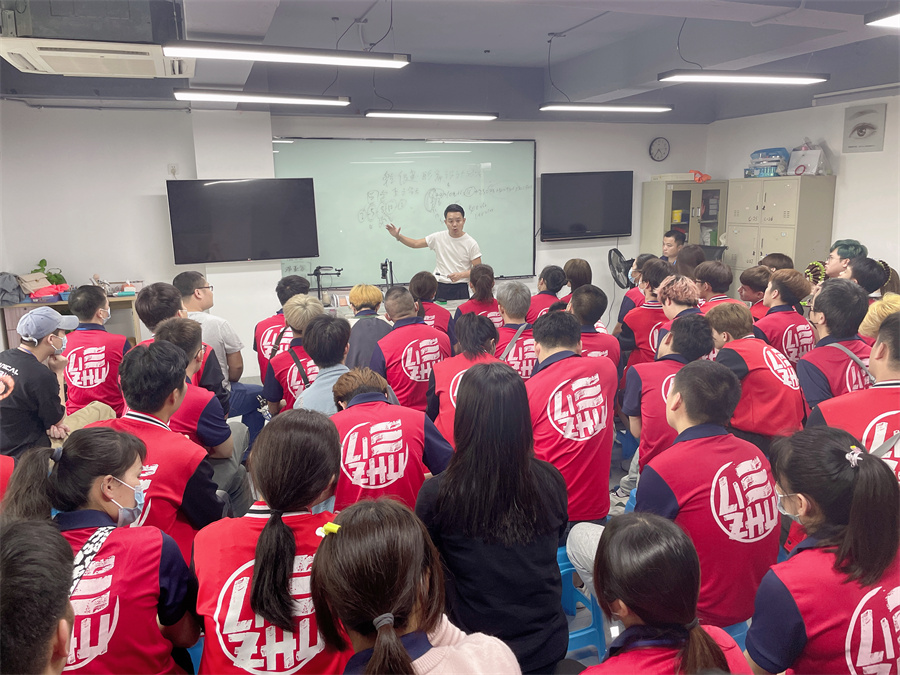 廣西美發(fā)學校哪家推薦工作？到麗竹學校就業(yè)宣講會